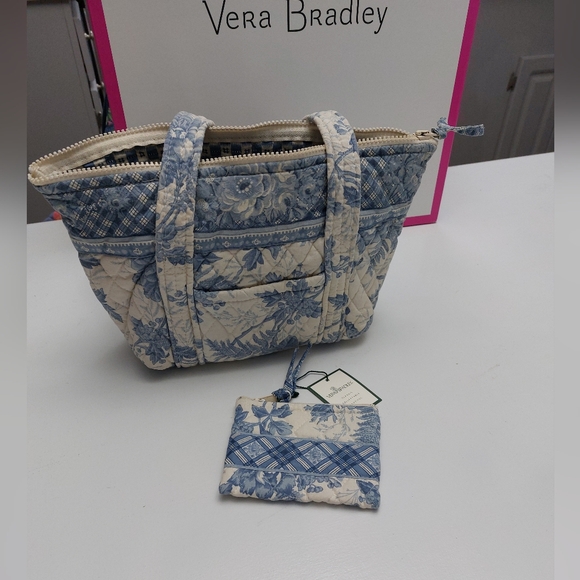 Vera Bradley Handbags - Vera Bradley Vintage Blue Toile Set NWT